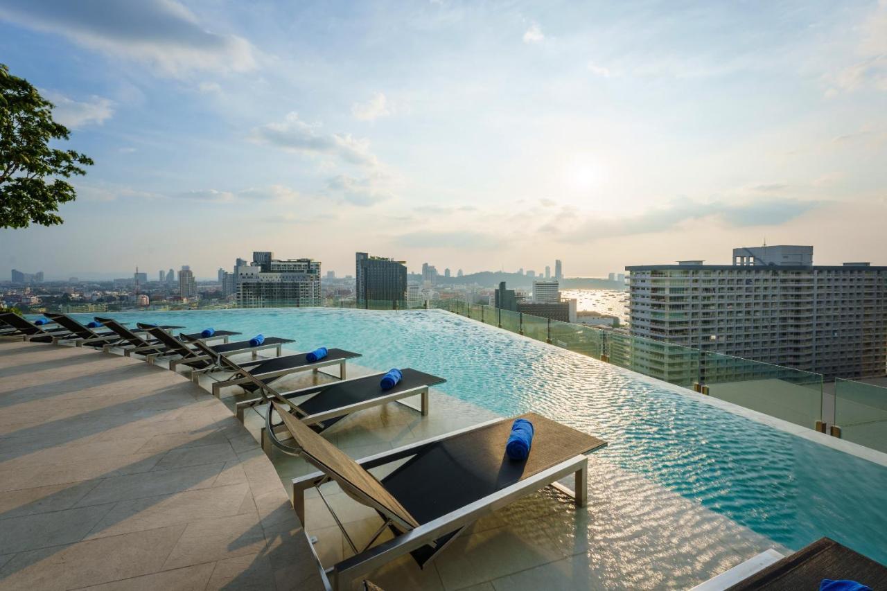 Somerset Pattaya Exterior foto Infinity pool at the 39th floor